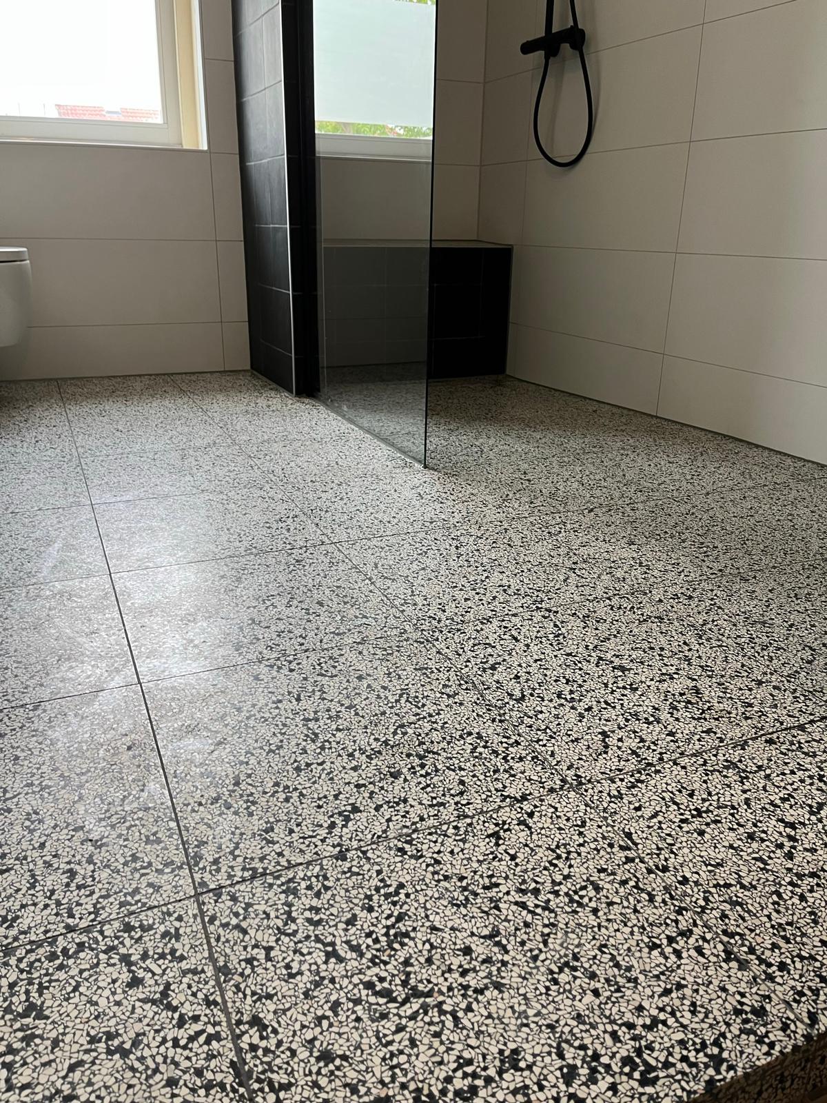 Badkamer met douchewand